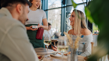 <h3>Cobros en la mesa para una atención más ágil</h3>

